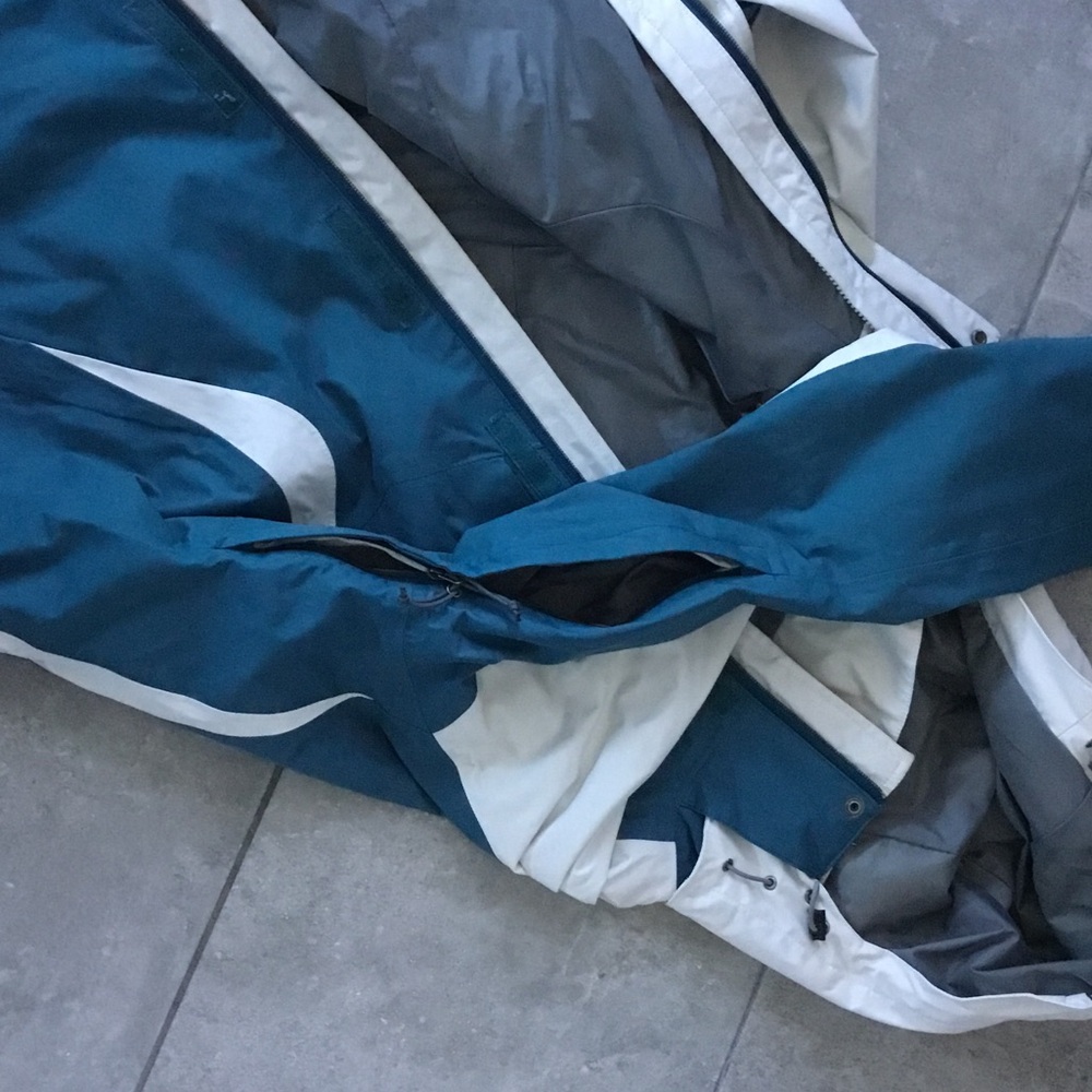 The North Face Hyvent Jacket with removable hood- size M - Picture 7 of 15